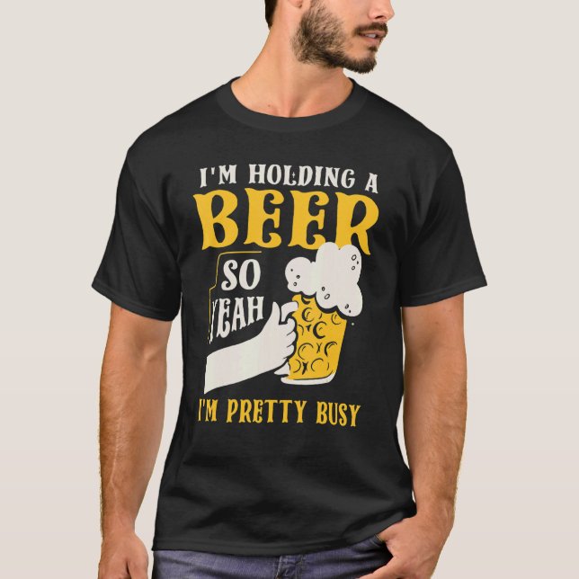 Jag håller en öl så jag är Söt Busy T Shirt (Framsida)