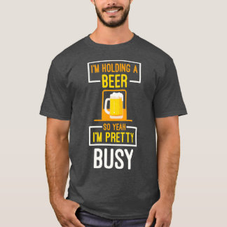Jag håller ett öl så jag Söt Busy Drinker. T Shirt