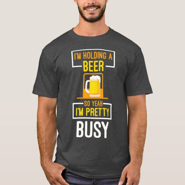 Jag håller ett öl så jag Söt Busy Drinker. T Shirt (Framsida)