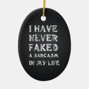 Jag har aldrig fejkat en sarcasm i mitt liv julgransprydnad keramik