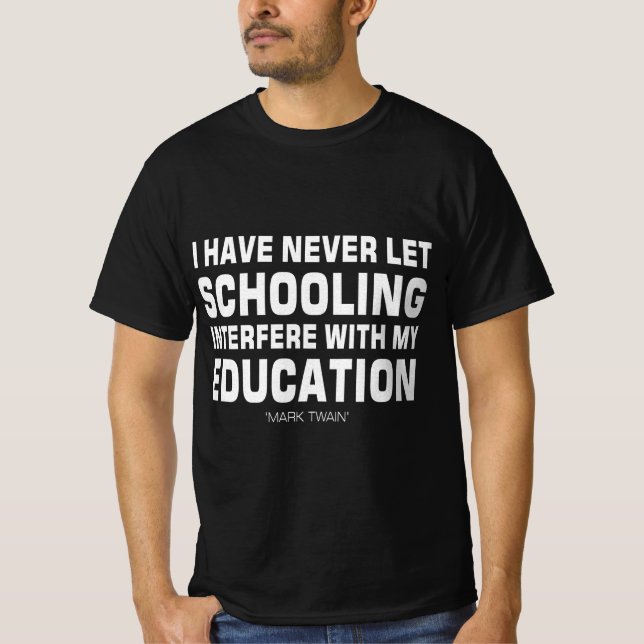 Jag har aldrig låtit skolan blanda sig i utbildnin t shirt (Framsida)