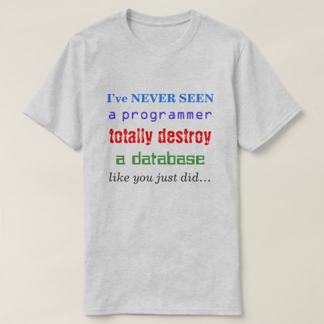 "Jag har ALDRIG sett en programmerare förstöra..." Tee Shirt (Design framsida)
