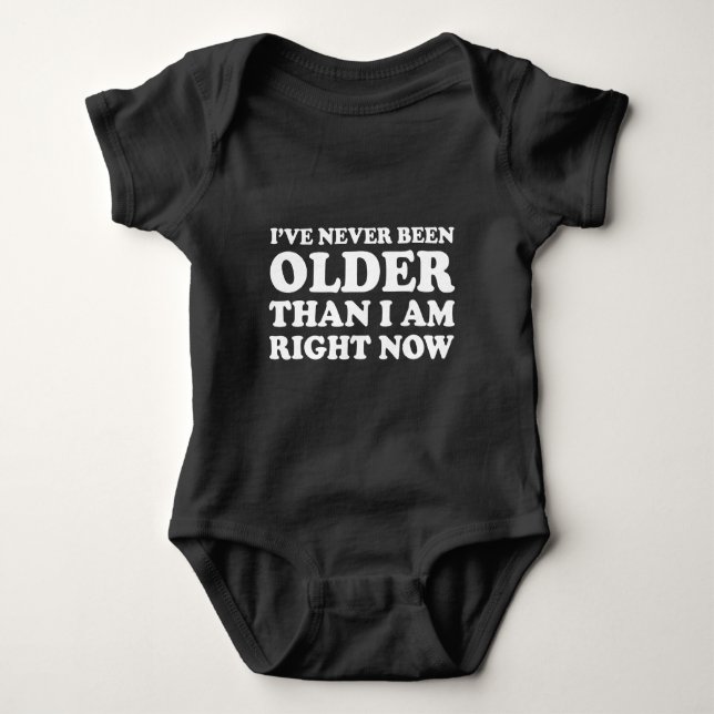 Jag har aldrig varit äldre än höger nu. t shirt (Framsida)