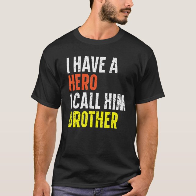 Jag har en Hero jag kallar honom Brother Best Bro. T Shirt (Framsida)