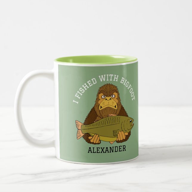 Jag har fyllt med Bigfoot Funny Fishing Camping Två-Tonad Mugg (Vänster)