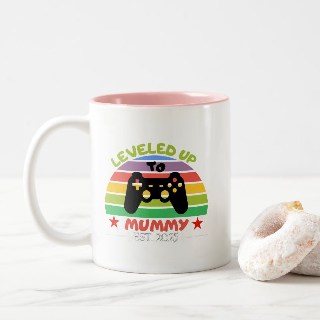 Jag har lotsat upp till Mummy Funny Gamer Est. 202 Två-Tonad Mugg (Med munk)