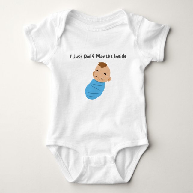 👶 "Jag har precis gjort nio månader inne i 💫" T Shirt (Framsida)
