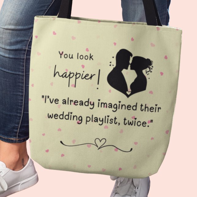 Jag har redan föreställt mig deras bröllop-spellis tygkasse (You look happier! "I've already imagined their wedding playlist, twice." custom name tote bag)