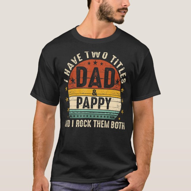 Jag har två Pappa och Pappy Sten båda två. T Shirt (Framsida)