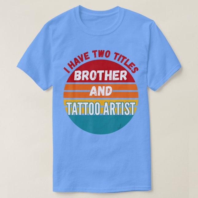 Jag har två titlar broder och Tattoartist T Shirt (Design framsida)