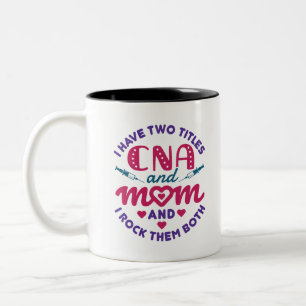 Jag har två titlar CNA och Mamma Cute Nurse Aide Två-Tonad Mugg