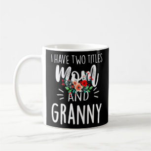 Jag har två titlar i Mamma och granny i Sten båda Kaffemugg