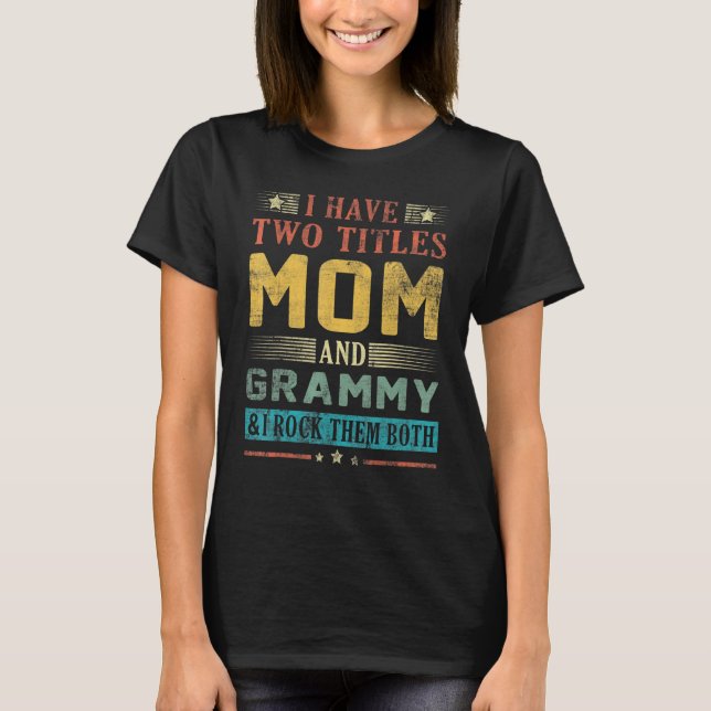 Jag har två titlar Mamma och Grammy och Sten dem B T Shirt (Framsida)