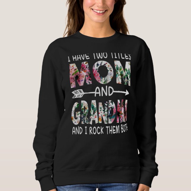Jag har två titlar Mamma och Grandma Blommigt Lyck T Shirt (Framsida)