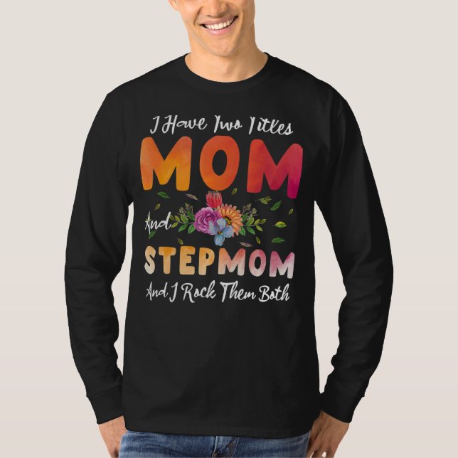 Jag har två titlar Mamma och Stepmamma i Sten Moth T Shirt (Framsida)