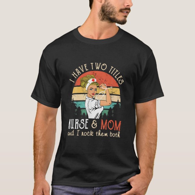 Jag har två titlar, och Mamma jag känner dem båda T Shirt (Framsida)