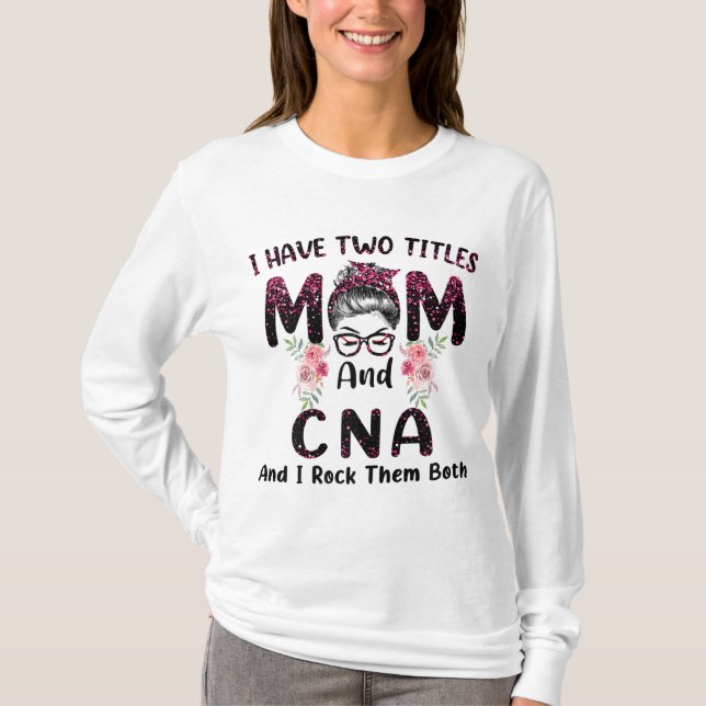 Jag har två titlar på Mamma och CNA och jag Sten b T Shirt (Framsida)