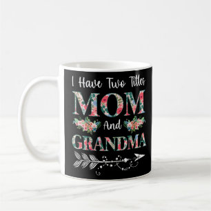Jag har två titlar på Mamma och mormor Blommigt Kaffemugg