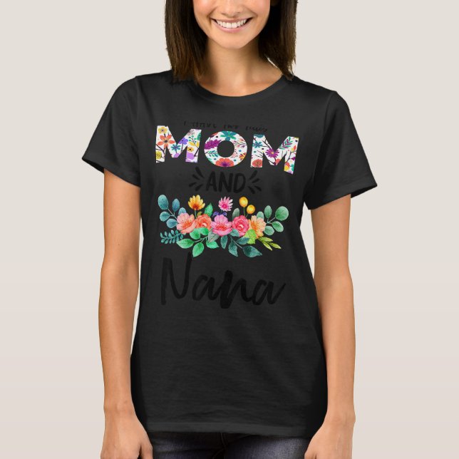 Jag har två titlar på Mamma och Nana-Blommigten Na T Shirt (Framsida)