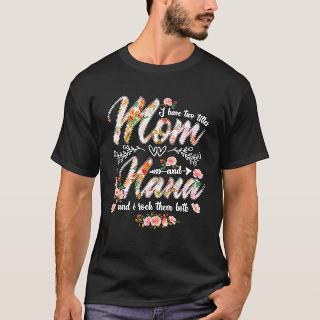 Jag har två titlar på Mamma och Nana Women Blommig T Shirt (Framsida)