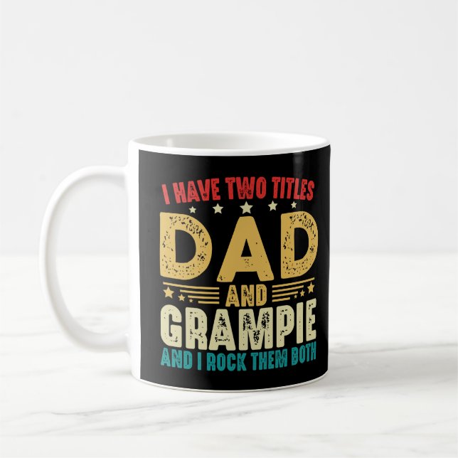 Jag har två titlar Pappa och Grampie Fars dag Kaffemugg (Vänster)