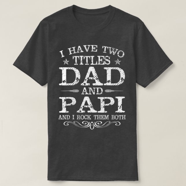 Jag har två titlar Pappa och Papi Funny Fars dag T Shirt (Design framsida)