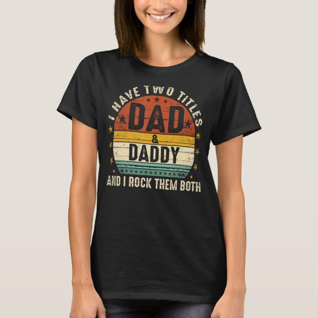 Jag har två titlar Pappa och pappa i Sten. T Shirt (Framsida)
