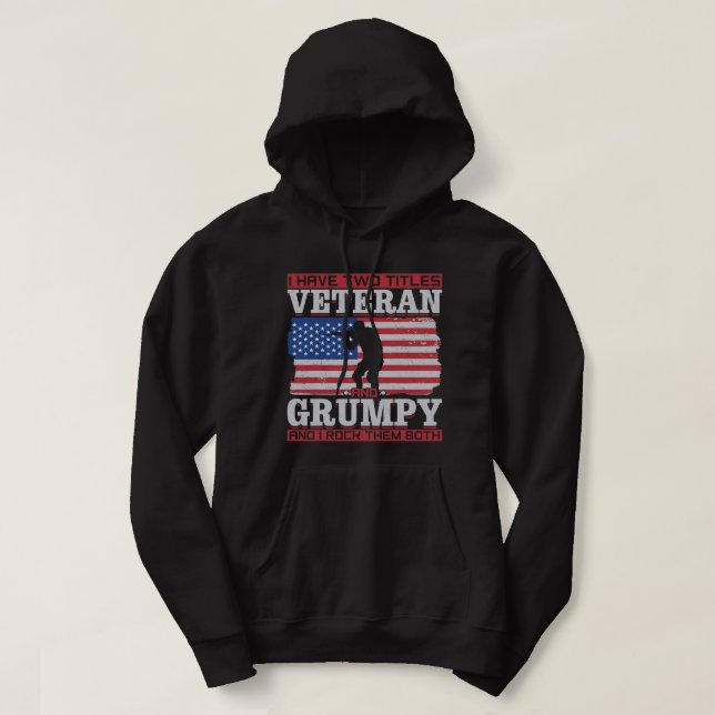 Jag har två titlar Veteran och Grumpy och i Sten Hoodie (Design framsida)