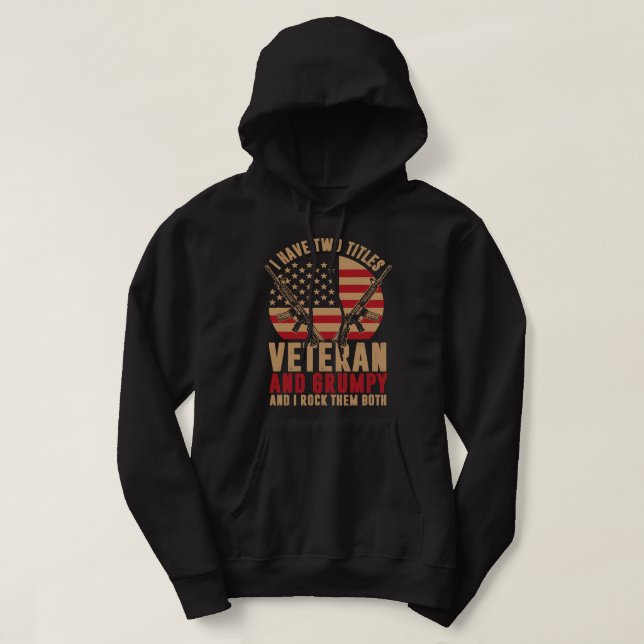 Jag har två titlar veteran och grumpy och jag Sten Hoodie (Design framsida)