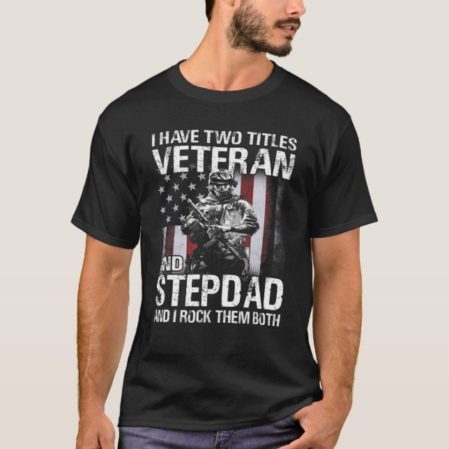 Jag har två titlar Veteran och Stepdad och jag Ste T Shirt (Framsida)