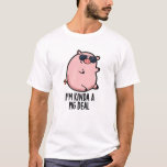 Jag heter Kinda A Gris Deal Funny Animal Pun T Shirt<br><div class="desc">Jag är Kinda A Gris Deal Funny Animal Pun har en söt gris tittar verkligen coola i sina krydda solglasögon. Perfektens gåva till familj och vänner som kärlek söta gris pungar.</div>