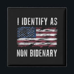Jag identifierar mig som icke-bidenär Patriot Amer Magnet<br><div class="desc">Jag identifierar mig som icke-bidenär Patriot American Flagga 4 juli</div>
