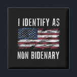 Jag identifierar mig som icke-bidenär Patriot Amer Magnet<br><div class="desc">Jag identifierar mig som icke-bidenär Patriot American Flagga 4 juli</div>