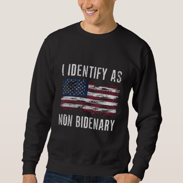 Jag identifierar mig som icke-Bidenär patriotisk a Lång Ärmad Tröja (Framsida)