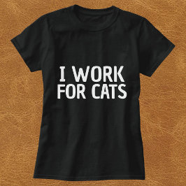 Jag jobbar för katter, enkel Personlig svart T Shirt