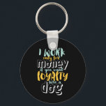 Jag jobbar för Money Funny Sarcastic Loyalty Quote Nyckelring<br><div class="desc">Jag jobbar för pengar. Om du vill ha lojalitet, anställ en hund. Lustigt och sarkastiskt utformat om lojalitet och lojalitet mot någon som förtjänar det. Coola och humoristiska citattecken för att påminna oss om hur det egentligen är att arbeta för ett företag. Perfekt att fira den nationella lojalitetsdagen om du...</div>