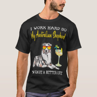 Jag jobbar hårt så att min australian shepherd kan t shirt