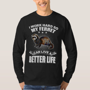 Jag jobbar hårt så att min Ferret kan leva ett bät T Shirt