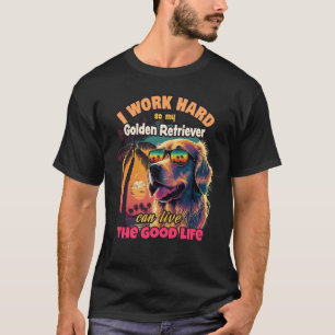 Jag jobbar hårt så att min gyllene hämtare kan lev t shirt
