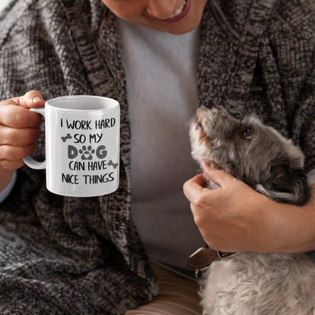 Jag jobbar hårt så att min Hund kan ha trevlig Sak Kaffemugg (Skapare uppladdad)