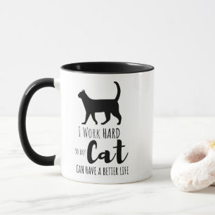 Jag jobbar hårt så att min katt kan få ett bät mugg
