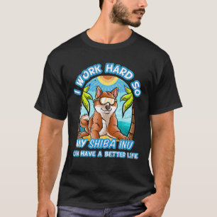 Jag jobbar hårt så att min Shiba Inu kan få ett bä T Shirt