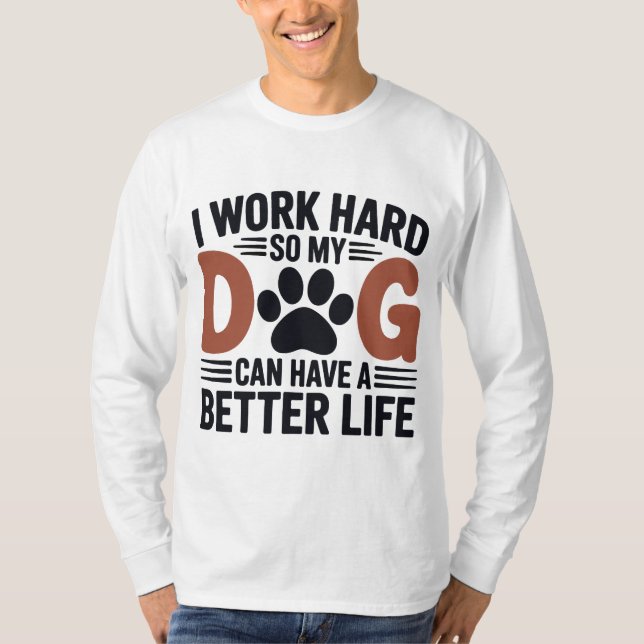 Jag jobbar hårt så att mina Hund lever bättre - Ma T Shirt (Framsida)