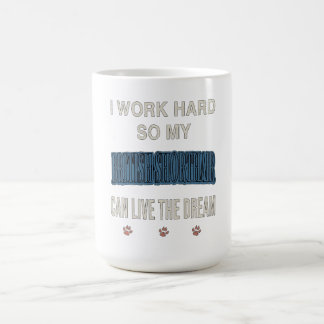 Jag Jobbar Hårt Så Min Brittisk Korthår Kan Leva D Kaffemugg