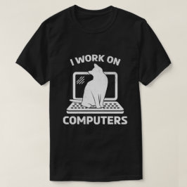 Jag Jobbar Med Datorer Rolig Kattälskarepresent T Shirt