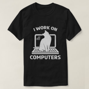 Jag Jobbar Med Datorer Rolig Kattälskarepresent T Shirt