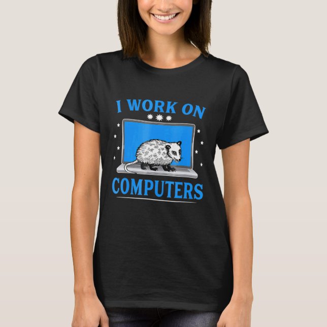 Jag jobbar med datorns opossum t shirt (Framsida)