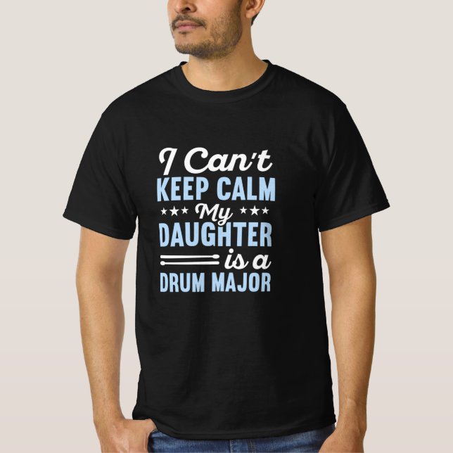 Jag kan inte behålla lugn min dotter är en trummor t shirt (Framsida)