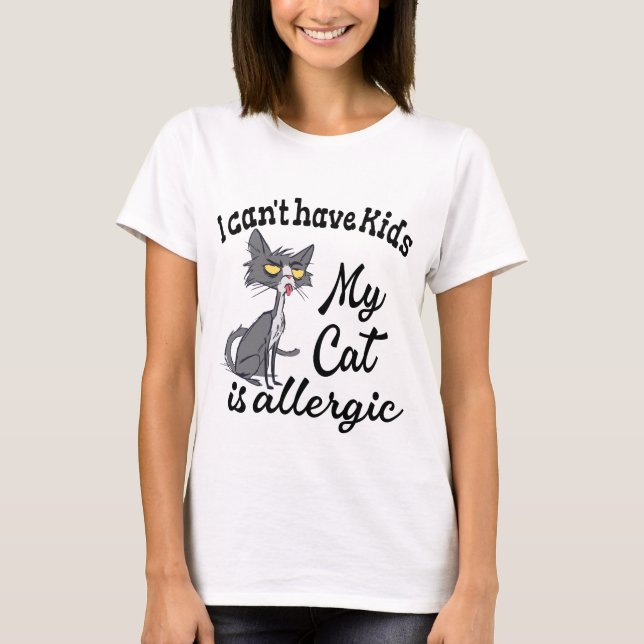 Jag kan inte ha barn mitt katt är allergisk t shirt (Framsida)
