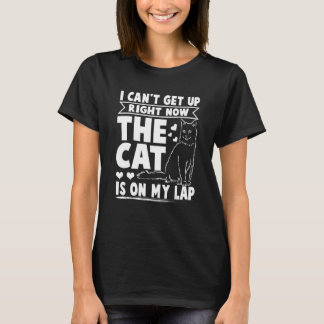 Jag kan komma upp Högerna nu när katten är på min T Shirt